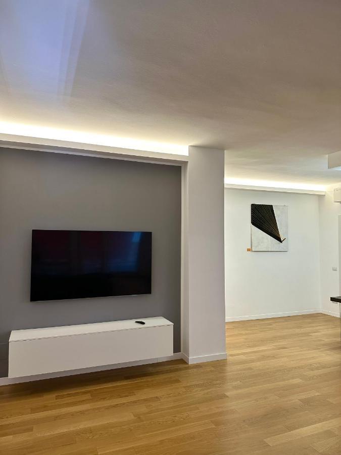 Modern Art Loft - Raffinato Loft In Zona Centrale Milánó Kültér fotó